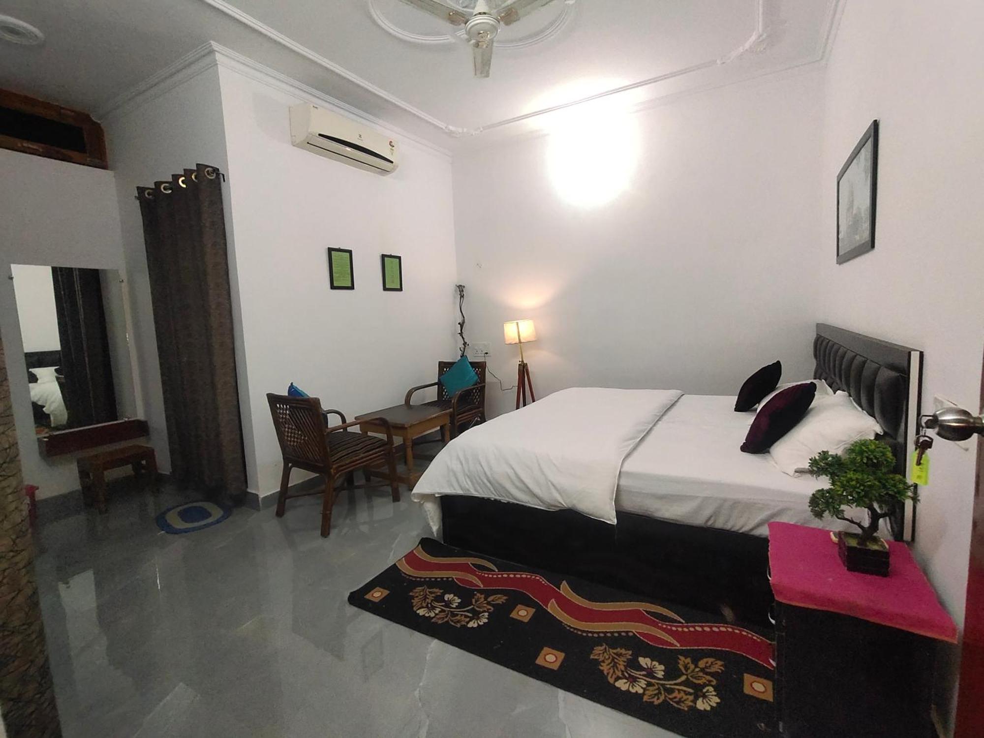 Khajuraho Glory Homestay エクステリア 写真