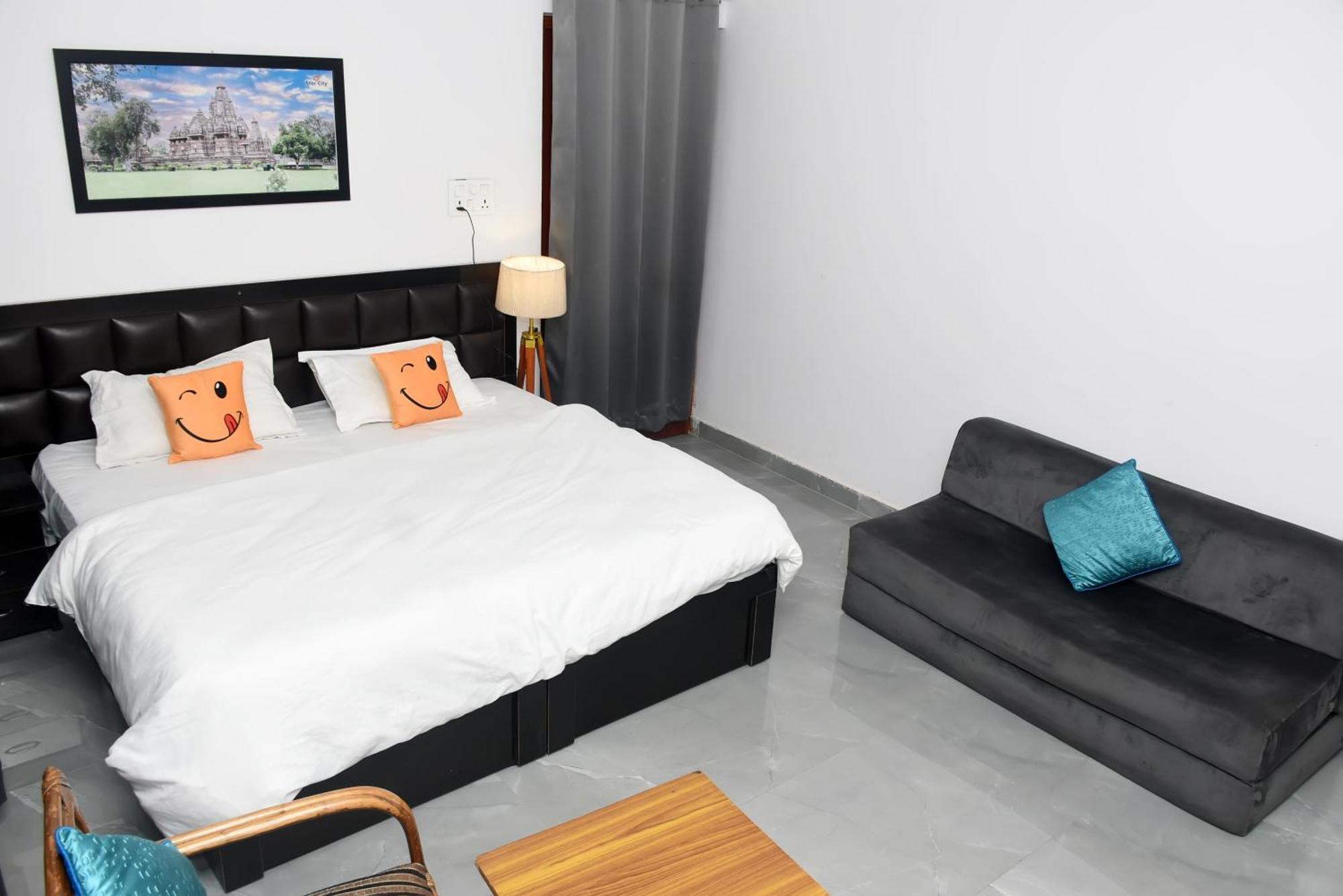 Khajuraho Glory Homestay エクステリア 写真